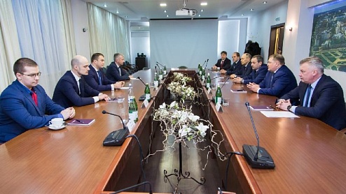 Экскурсия и тест-драйв бульдозеров: директор профильного департамента Минпромторга РФ посетил Промтрактор